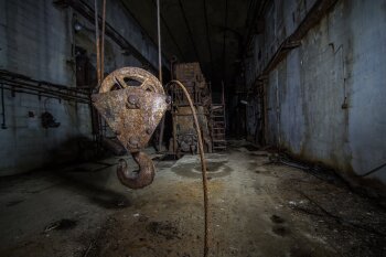 Underground power plant